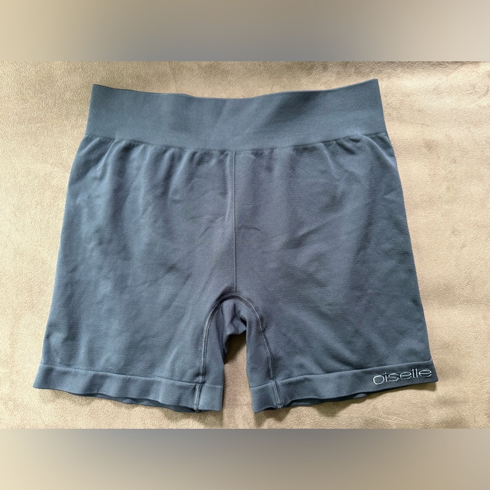 Oiselle long flyte shorts midnight large